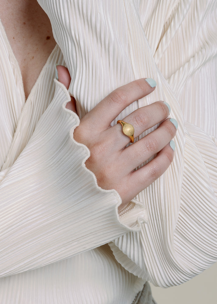 
                  
                    Retro Sunburst Wax Seal Ring
                  
                